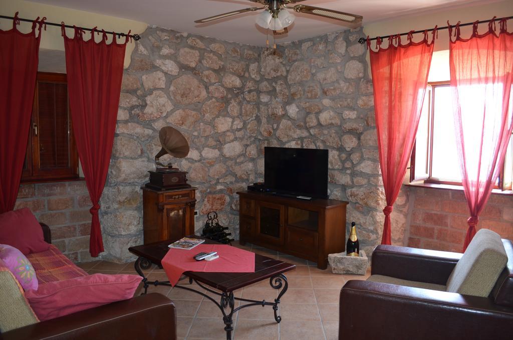 Sandi Apartment *